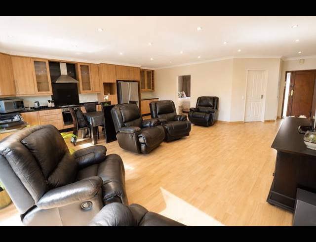 2 BEDROOM TOWNHOUSE FOR SALE IN EDENBURG